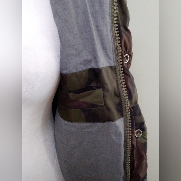 American Eagle Outfitters Camo Puffer Vest - Picture 7 of 10